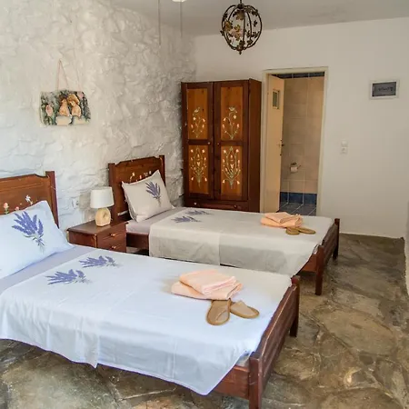 Tereza, 3-min Walk To Beach Waves Villa