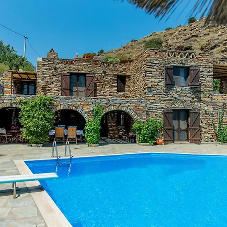 Tereza, 3-min Walk To Beach Waves Villa Koundouros